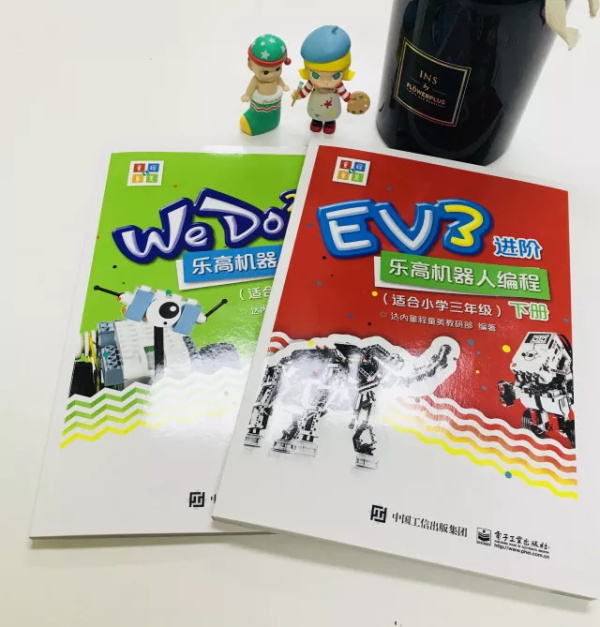 童程童美全國首套機器人編程課程教材出版了！