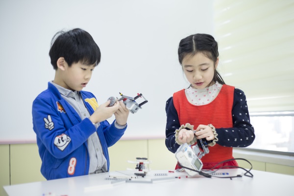 學機器人編程有什么用，少兒機器人編程好學嗎？