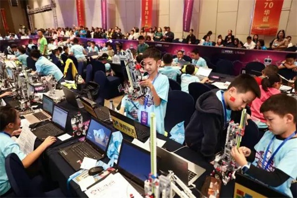 童程童美學(xué)員再登CCTV，變身央視小記者直擊2019Botball世界機(jī)器人大會(huì)·中國分會(huì)現(xiàn)場 